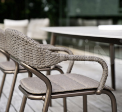 Стул с подлокотниками NOSS DINING ARMCHAIR Стул с подлокотниками NOSS DINING ARMCHAIR фабрика Varaschin