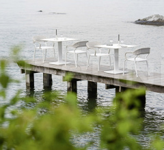 Стул с подлокотниками NOSS DINING ARMCHAIR Стул с подлокотниками NOSS DINING ARMCHAIR фабрика Varaschin