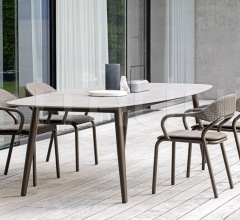 Стул с подлокотниками NOSS DINING ARMCHAIR Стул с подлокотниками NOSS DINING ARMCHAIR фабрика Varaschin