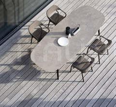 Стул с подлокотниками NOSS DINING ARMCHAIR Стул с подлокотниками NOSS DINING ARMCHAIR фабрика Varaschin