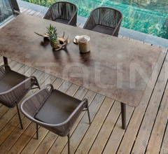 Стул с подлокотниками CRICKET DINING ARMCHAIR Стул с подлокотниками CRICKET DINING ARMCHAIR фабрика Varaschin