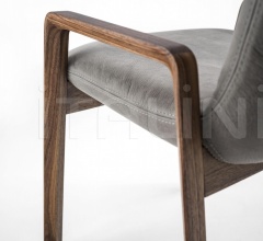 Стул с подлокотниками NOBLE CHAIR фабрика Riva 1920