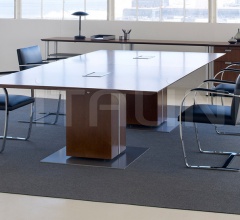 Стул с подлокотниками Brno Chair - Flat Bar Стул с подлокотниками Brno Chair - Flat Bar фабрика Knoll