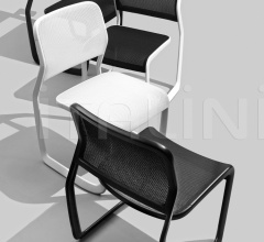 Стул с подлокотниками Newson Aluminum Chair with Arms Стул с подлокотниками Newson Aluminum Chair with Arms фабрика Knoll