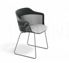 Стул с подлокотниками AIIR Side Armchair sled фабрика Dedon