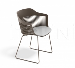 Стул с подлокотниками AIIR Side Armchair sled фабрика Dedon