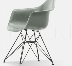 Стул Eames Fiberglass Armchair DAR Стул Eames Fiberglass Armchair DAR фабрика Vitra