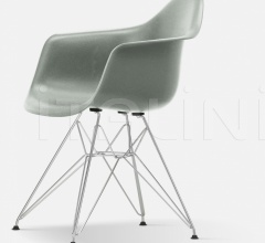 Стул Eames Fiberglass Armchair DAR Стул Eames Fiberglass Armchair DAR фабрика Vitra