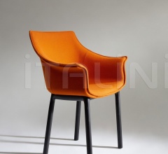 Стул с подлокотниками Draped Chair фабрика Porro