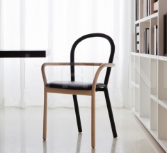 Стул с подлокотниками Gentle фабрика Porro