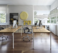 Стол обеденный Plug T фабрика Crassevig