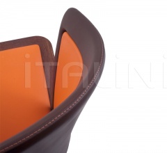 Стул с подлокотниками OKTO Стул с подлокотниками OKTO фабрика Chi Wing Lo