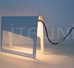 Настольный светильник Piega фабрика Memedesign