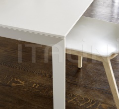 Стол обеденный Frost Стол обеденный Frost фабрика Ligne Roset