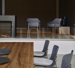 Стул с подлокотниками Ettoriano Стул с подлокотниками Ettoriano фабрика Ligne Roset