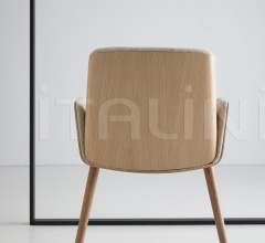 Стул с подлокотниками Hug Стул с подлокотниками Hug фабрика Punt