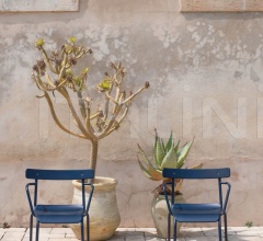 Стул с подлокотниками Miky 638 Стул с подлокотниками Miky 638 фабрика Emu