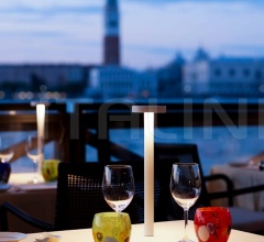 Итальянские Настольные светильники - Настольный светильник 7TETATET Итальянские Настольные светильники - Настольный светильник 7TETATET фабрика Davide Groppi