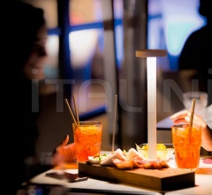 Итальянские Настольные светильники - Настольный светильник 7TETATET Итальянские Настольные светильники - Настольный светильник 7TETATET фабрика Davide Groppi