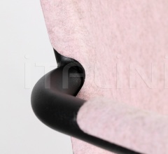 Стул с подлокотниками Thirsty фабрика Zuiver