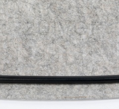 Стул с подлокотниками Thirsty фабрика Zuiver