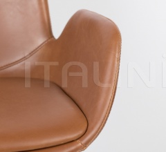 Стул с подлокотниками Brit LL фабрика Zuiver