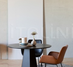 Стул с подлокотниками Brit LL фабрика Zuiver