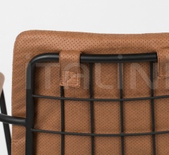 Стул с подлокотниками Fab фабрика Zuiver