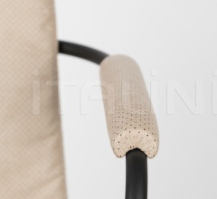 Стул с подлокотниками Fab фабрика Zuiver