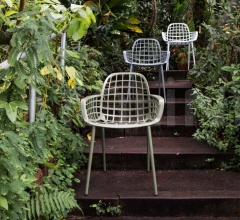 Стул с подлокотниками Albert Kuip Garden фабрика Zuiver