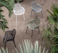 Стул с подлокотниками Albert Kuip Garden фабрика Zuiver