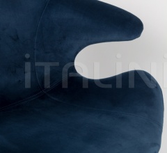 Стул с подлокотниками Mia фабрика Zuiver