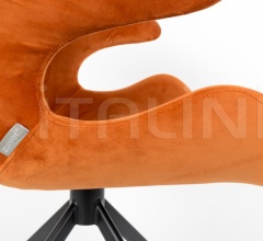 Стул с подлокотниками Mia фабрика Zuiver