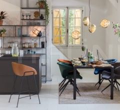 Стул с подлокотниками Mia фабрика Zuiver