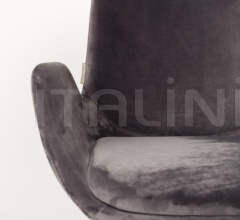 Стул с подлокотниками Brit фабрика Zuiver