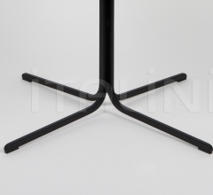 Стул с подлокотниками Nikki фабрика Zuiver