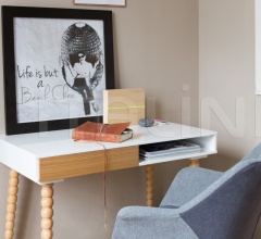 Стул с подлокотниками Doulton фабрика Zuiver