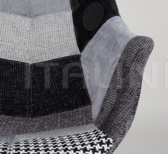 Стул с подлокотниками Twelve фабрика Zuiver