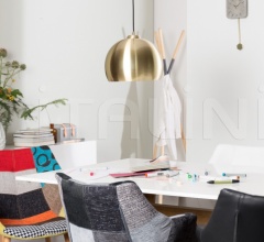 Стул с подлокотниками Twelve фабрика Zuiver