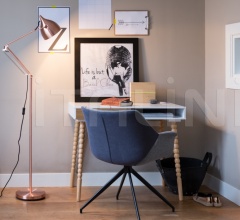 Напольный светильник Reader Напольный светильник Reader фабрика Zuiver