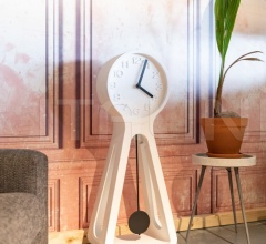 Часы Humongous фабрика Zuiver