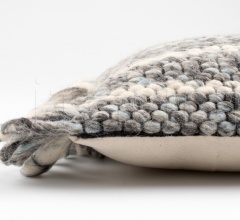 Подушка Frills фабрика Zuiver