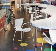 Стул с подлокотниками GLORIA MEETING фабрика Slide