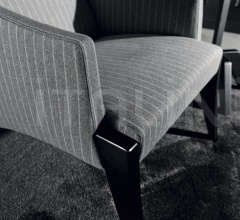 Кресло Fiorichiari High фабрика Meroni & Colzani