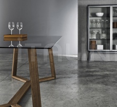 Стол обеденный Trastevere Стол обеденный Trastevere фабрика Meroni & Colzani