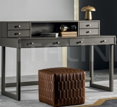 Письменный стол Caio Mario Письменный стол Caio Mario фабрика Meroni & Colzani