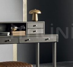 Письменный стол Caio Mario Письменный стол Caio Mario фабрика Meroni & Colzani