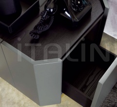 Тумбочка Lingotto фабрика Meroni & Colzani