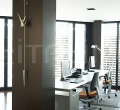 Часы PUNTO Y COMA фабрика Nomon