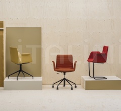 Итальянские Кабинет - Кресло Flex Armchair SO1661 фабрика Andreu World